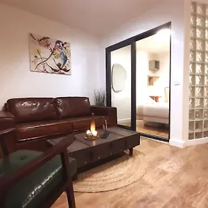 Apartment Midnight In Montmartre, Paris